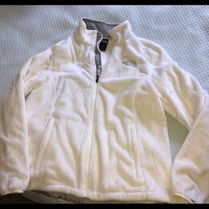 ❄️ ✨North Face Fuzzy White Jacket. Dry-cleaned!✨☃️